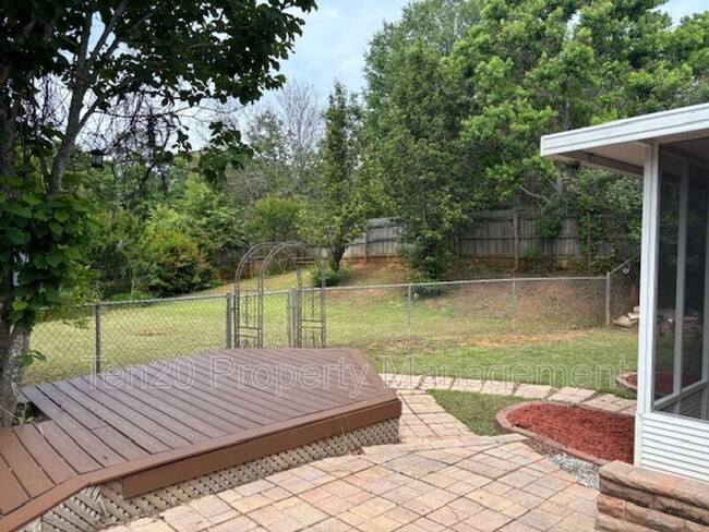 Building Photo - 1018 Sugar Mill Dr