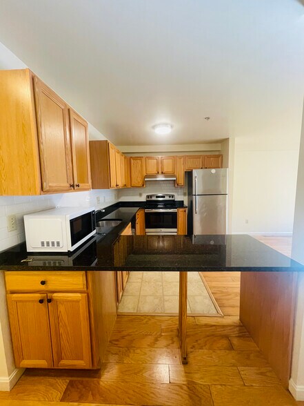 Building Photo - 34 Raymond St