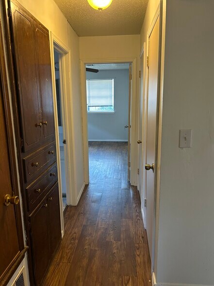 Hall with built ins as well as 2 closets - 1317 Lakecrest Dr