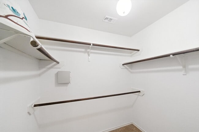 Building Photo - 142 Thunder Basin Dr