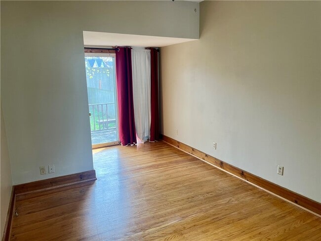 Building Photo - 237 Richard St