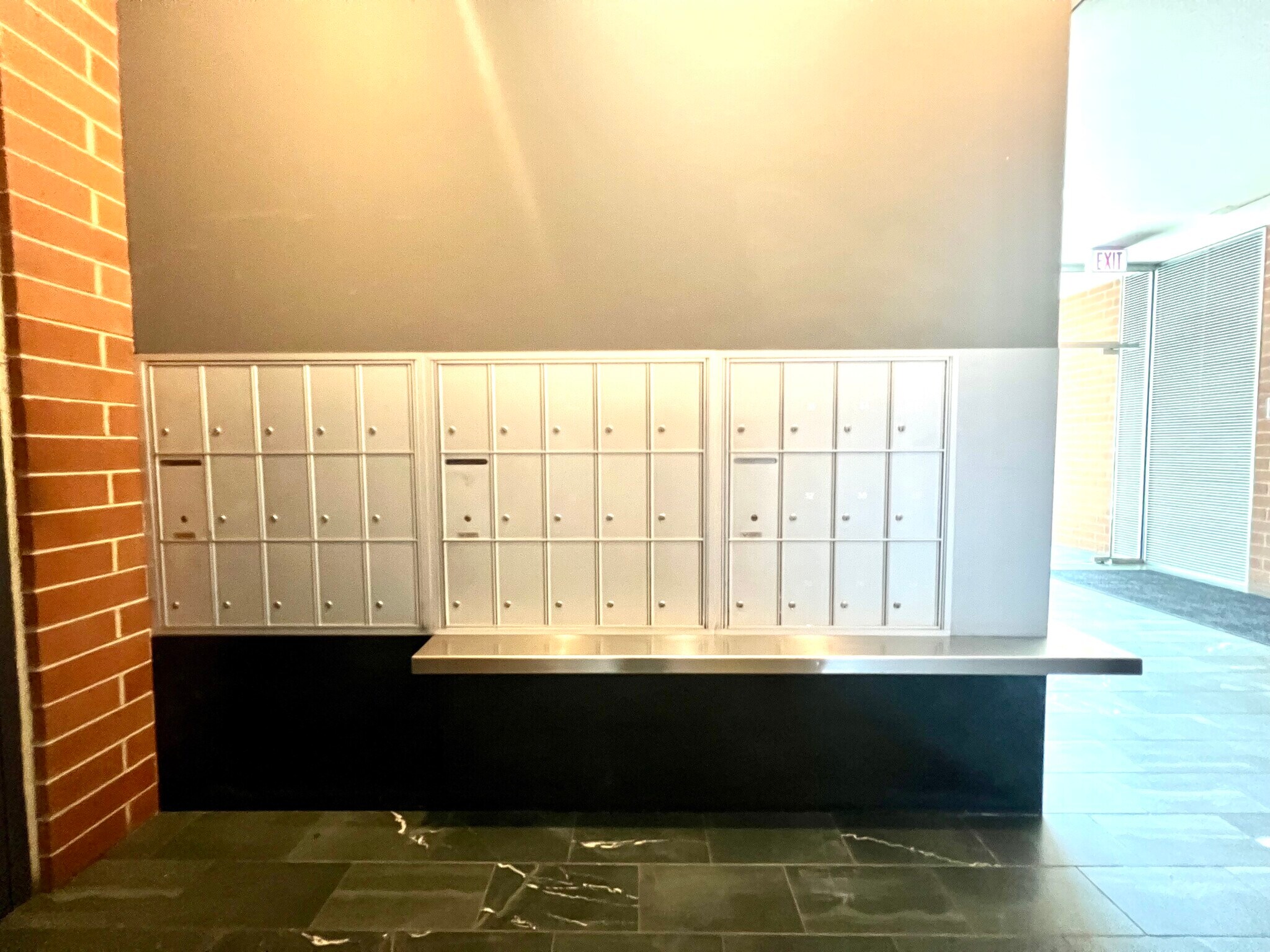 Building Photo - 321 S Sangamon St