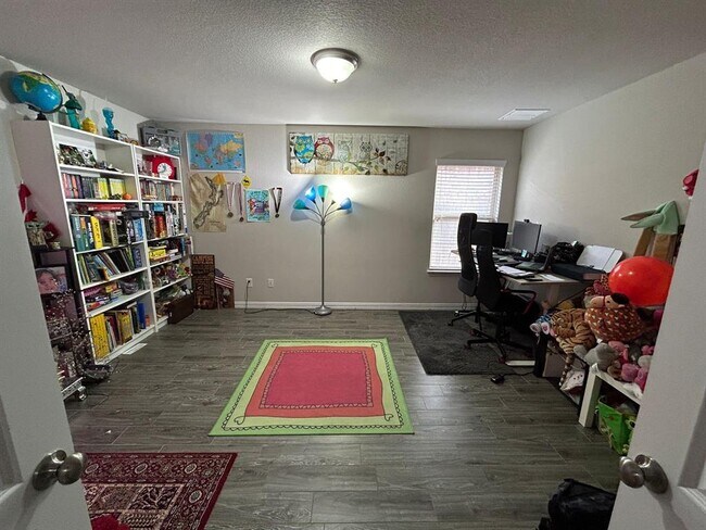 Building Photo - 2937 Diego Dr