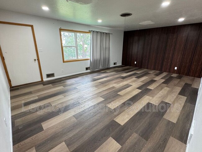 Building Photo - 611 N 29th St