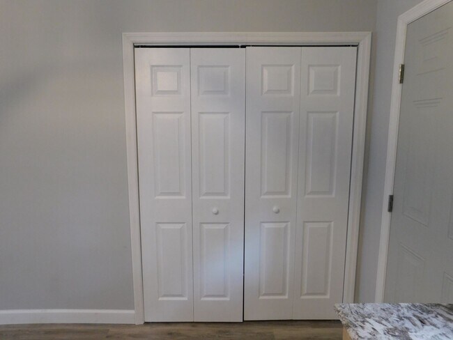 Building Photo - Fully Renovated Modern Duplex
