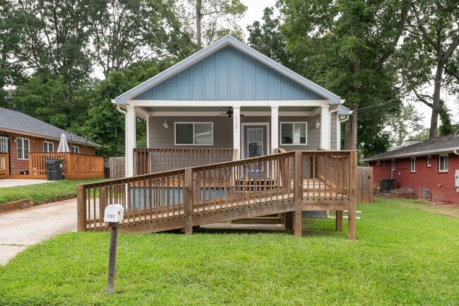 Primary Photo - 1387 Lyle Ave