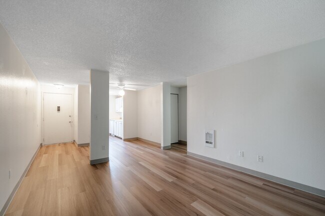 Building Photo - St. Johns 1 bedroom 1 bath in park-like setting.