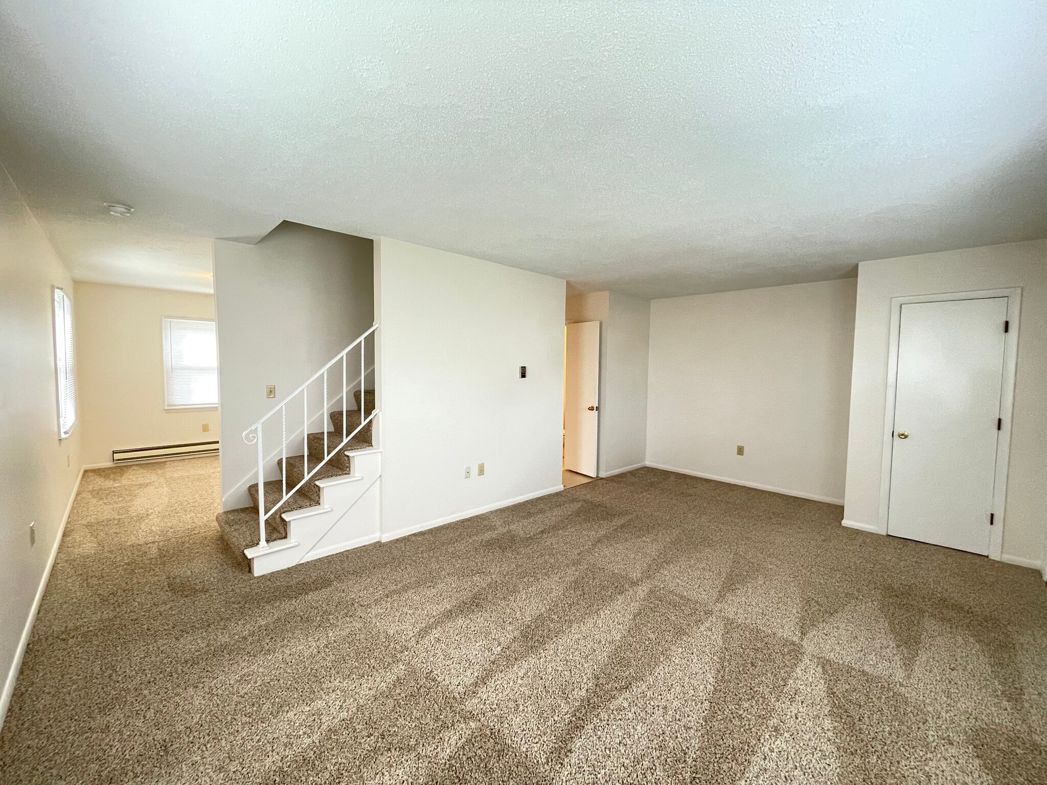 Building Photo - 739 E Grandview Blvd