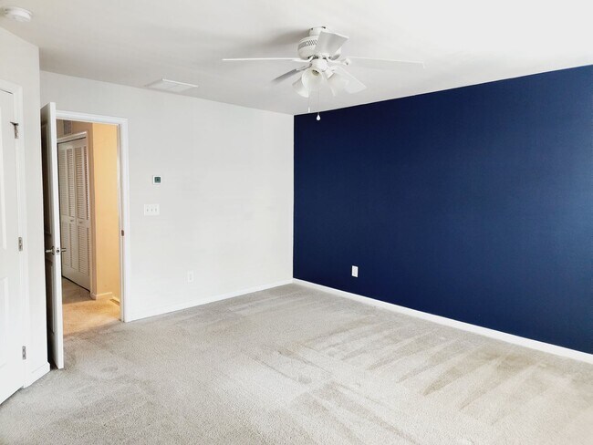 Building Photo - Plaza Midwood Townhome