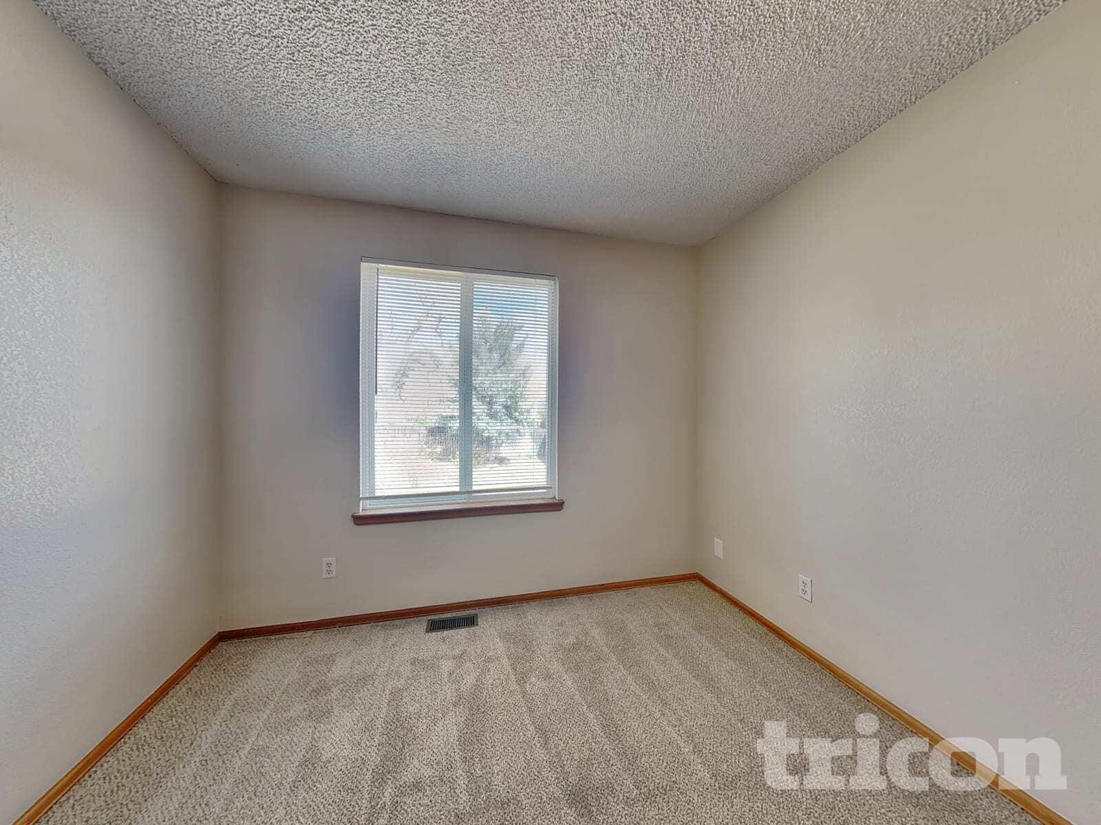 Building Photo - 5525 E 130th Dr