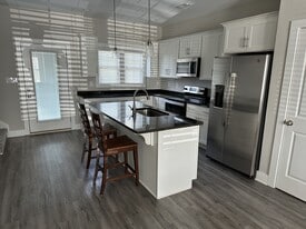 Building Photo - 131 English Commons Dr