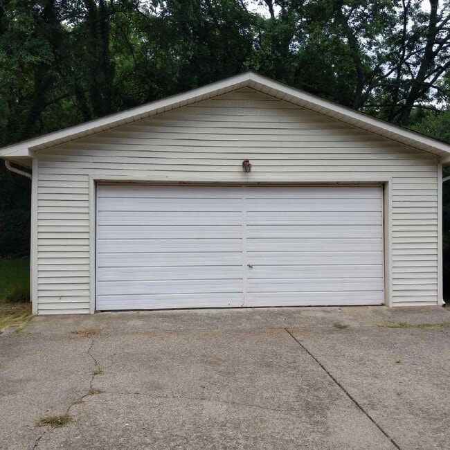 Building Photo - 502 Irongate Blvd