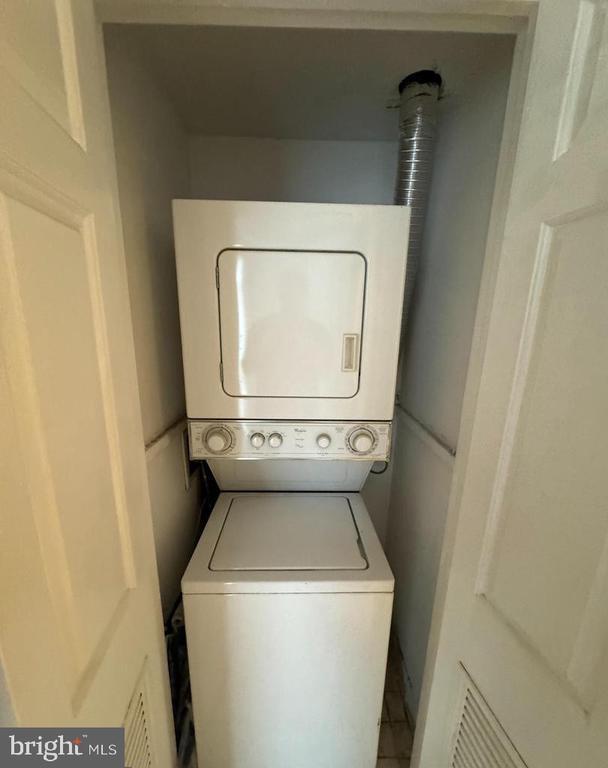 Building Photo - 115 S Lee St