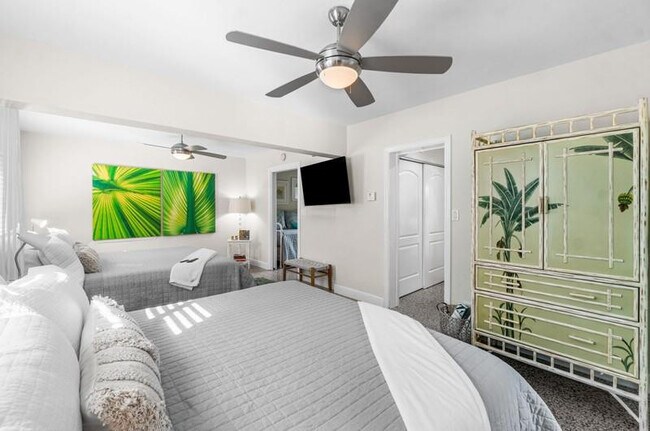 Building Photo - 3310 NE 18th St