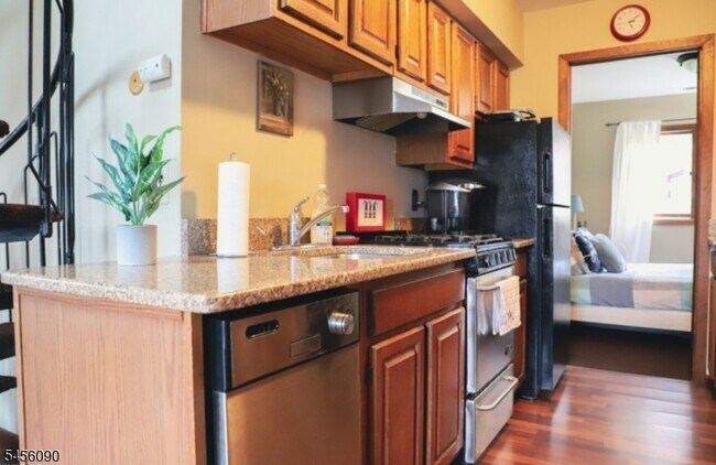 Building Photo - 12 Stonehill Dr