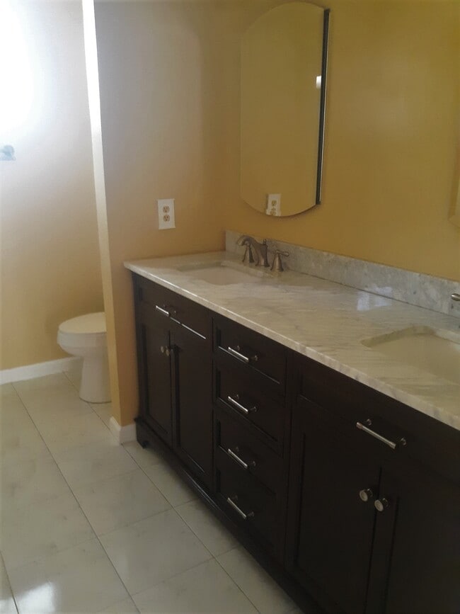 Building Photo - 804 Gull Ln