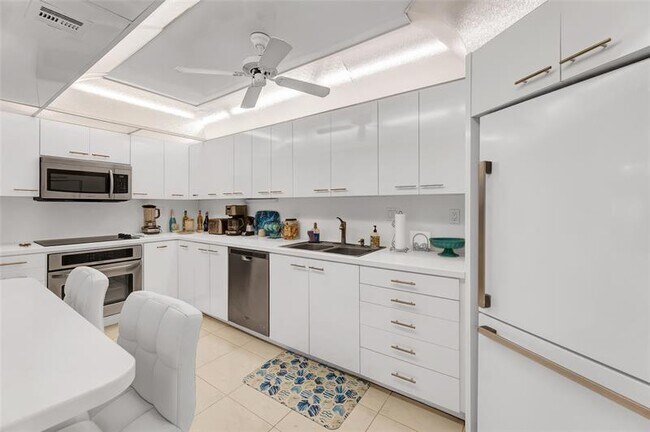 Building Photo - 3430 Galt Ocean Dr