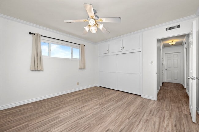 Building Photo - Oversized detached garage!