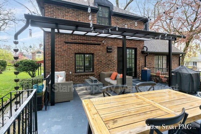 Building Photo - 28 Woodmer Ln