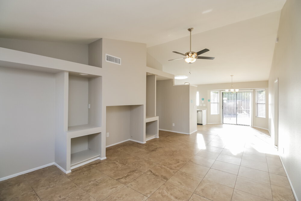 Building Photo - 657 W Shawnee Dr