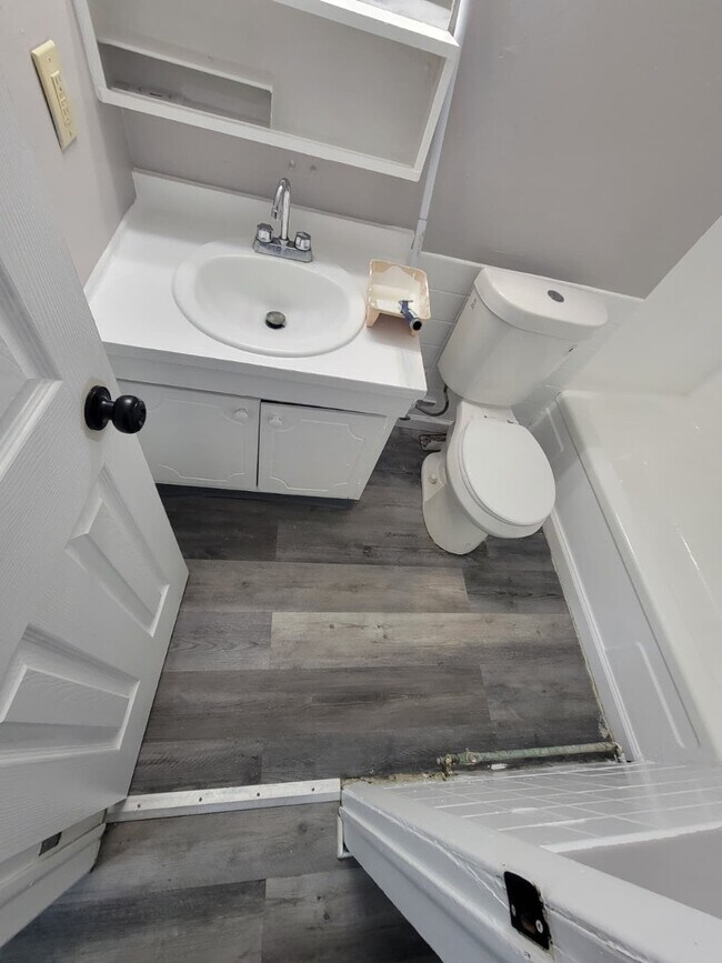 Building Photo - 14835 Euclid Ave