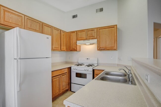 Building Photo - Adorable 2 Bedroom Condo