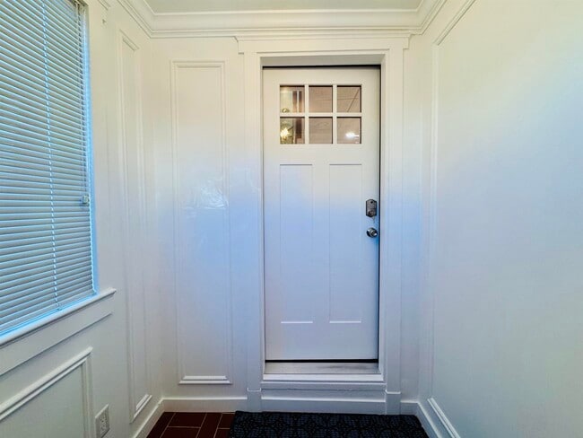 Building Photo - 16 W 51st St