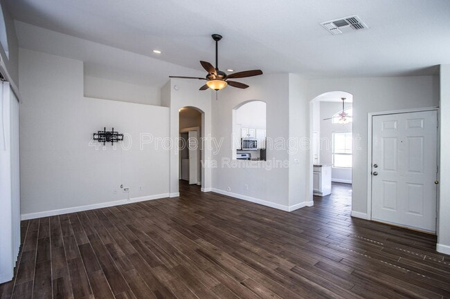 Building Photo - 407 W Colt Rd