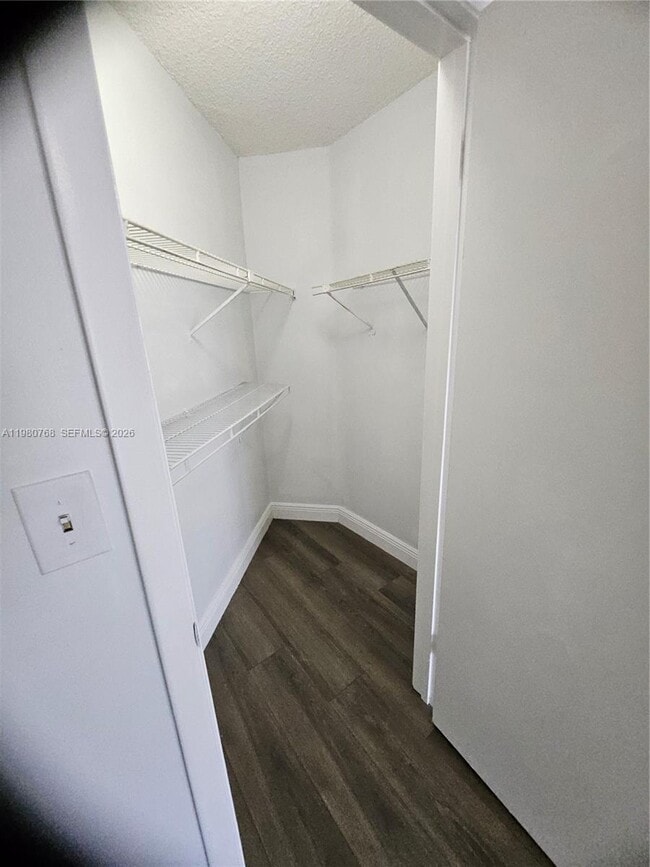 Building Photo - 216 Lake Pointe Dr