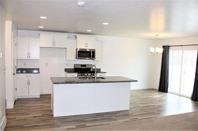 Building Photo - Coming Soon!