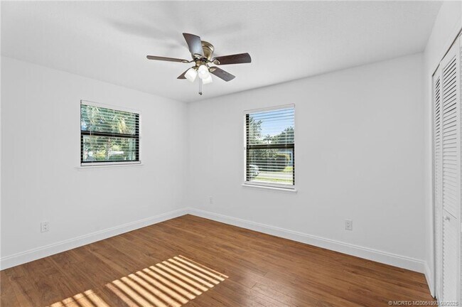 Building Photo - 3406 SW Feroe Ave