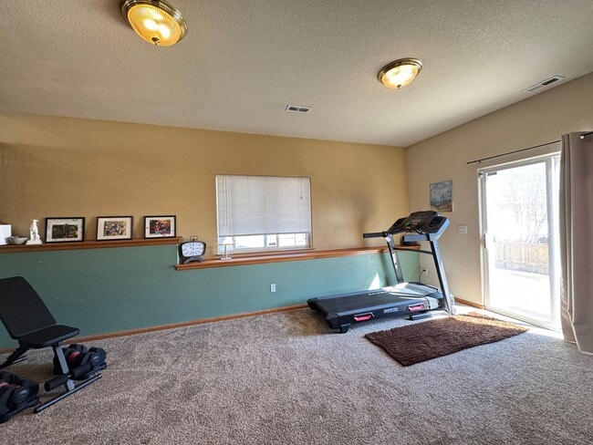 Building Photo - Great Tri-level home in West Loveland