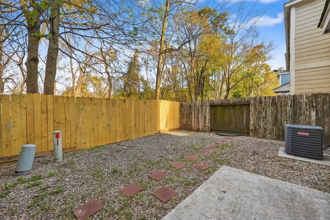 Building Photo - 16526 Pentonshire Ln