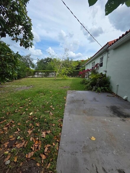 Building Photo - 1611 Coral Gate Dr