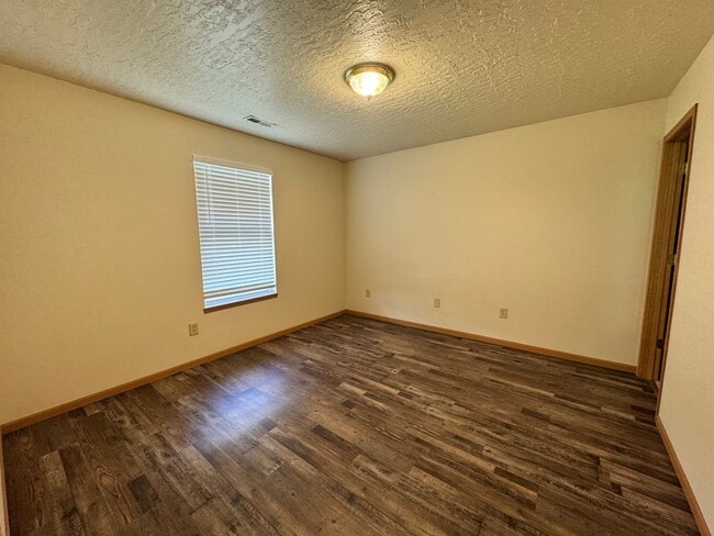 Building Photo - 2 Bedroom, 2 Bathroom Duplex