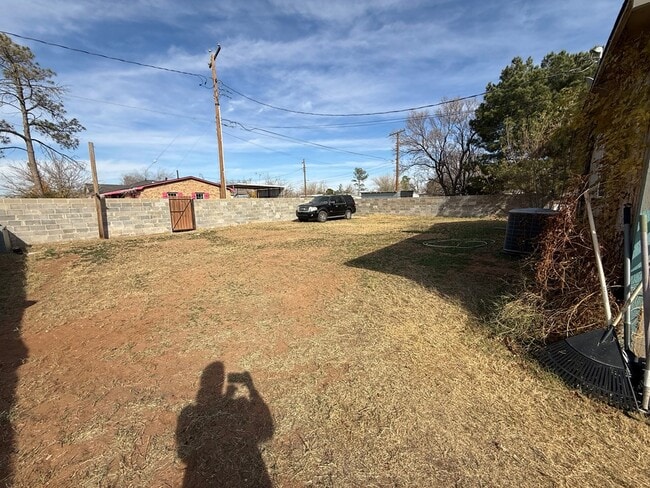 Building Photo - 401 E 43rd St