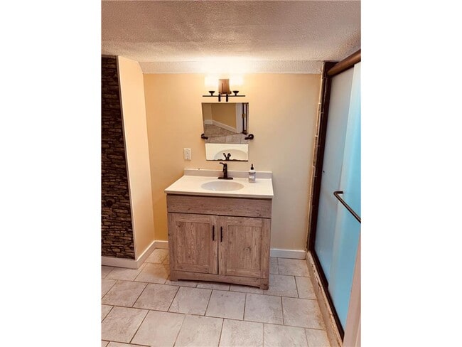 Building Photo - 115 E 58th St