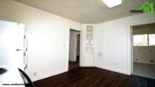 Building Photo - 1137 Magnolia Ave