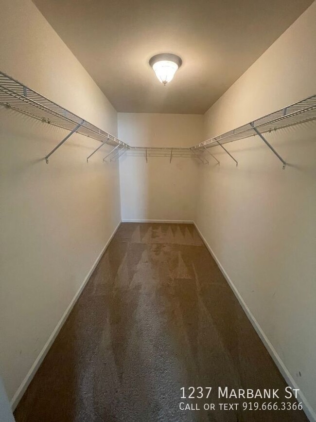 Building Photo - 1237 Marbank St