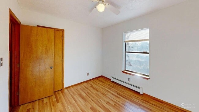 Building Photo - 2 Bedroom with a yard.