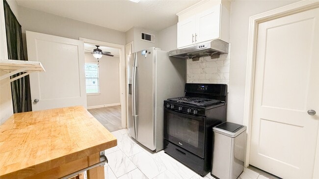 Building Photo - 7007 Housman
