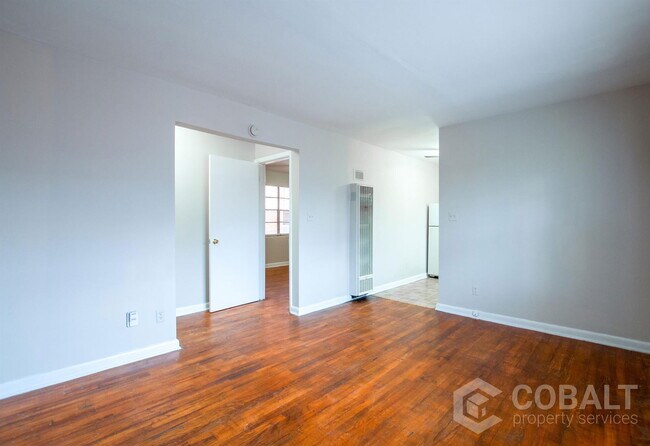 Building Photo - 896 Greenwood Ave NE