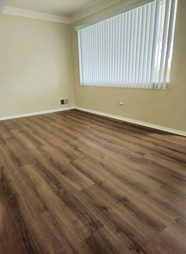 Building Photo - 17637 Prospect St