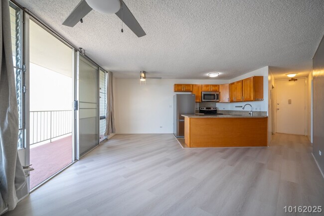 Building Photo - 2 Bed 2 Bath 2 Parking IN PEARL CITY