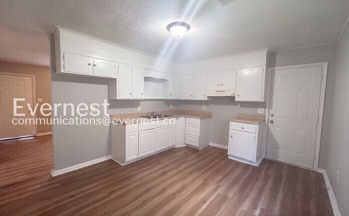 Building Photo - 1216 Woodland Ave SW