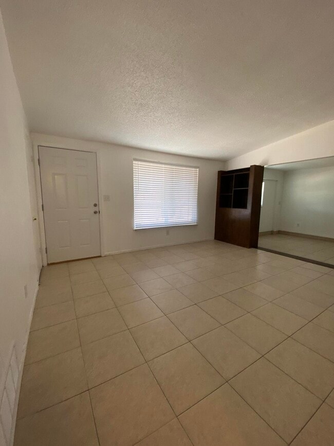 Building Photo - 10457 Omega Cir