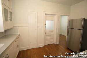 Building Photo - 129 E Ridgewood Ct