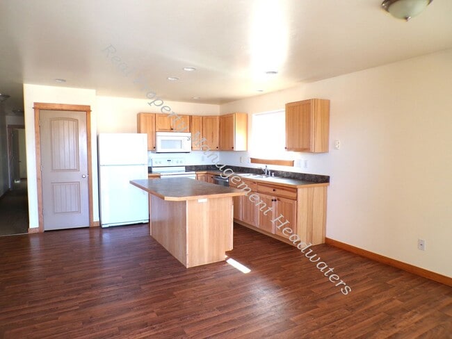 Building Photo - 2153 Gold Ave