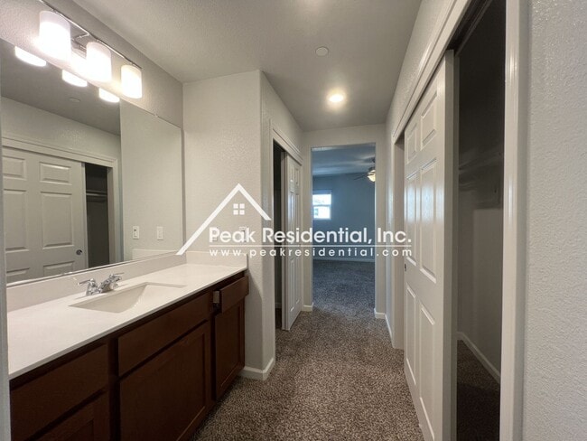 Building Photo - Newer 3bd/2.5 ba Home with 1 Car Garage in Gated Community