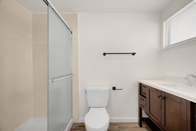 Building Photo - Tri Level 4 bedroom plus Family Room in Yorba Linda